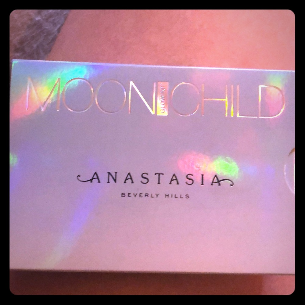 Moon child glow kit Anastasia Beverly Hills